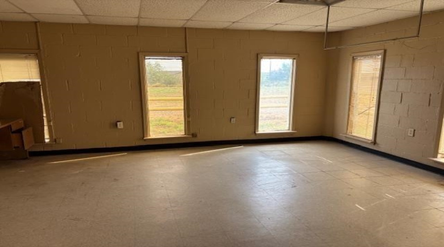 5215 U.S. Hwy 83 South, LAREDO, Texas 78046, 1 Bedroom Bedrooms, 21 Rooms Rooms,3 BathroomsBathrooms,Commercial/industrial,For Sale,5215 U.S. Hwy 83 South,20264661
