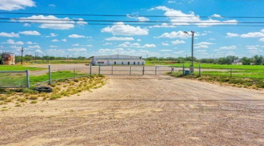5215 U.S. Hwy 83 South, LAREDO, Texas 78046, 1 Bedroom Bedrooms, 21 Rooms Rooms,3 BathroomsBathrooms,Commercial/industrial,For Sale,5215 U.S. Hwy 83 South,20264661