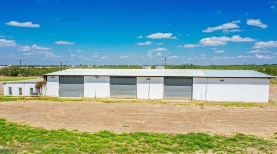5215 U.S. Hwy 83 South, LAREDO, Texas 78046, 1 Bedroom Bedrooms, 21 Rooms Rooms,3 BathroomsBathrooms,Commercial/industrial,For Sale,5215 U.S. Hwy 83 South,20264661