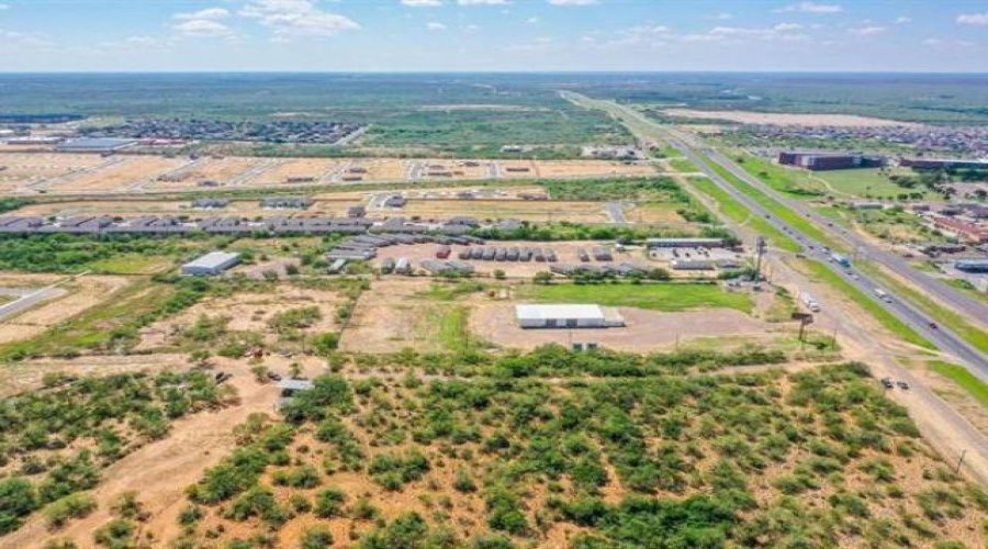 5215 U.S. Hwy 83 South, LAREDO, Texas 78046, 1 Bedroom Bedrooms, 21 Rooms Rooms,3 BathroomsBathrooms,Commercial/industrial,For Sale,5215 U.S. Hwy 83 South,20264661