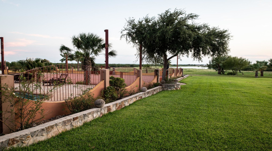 22168 U.S. Hwy 83 North, Laredo, Texas 78045, 6 Bedrooms Bedrooms, 13 Rooms Rooms,5 BathroomsBathrooms,Residential,For Sale,22168 U.S. Hwy 83 North,20264655