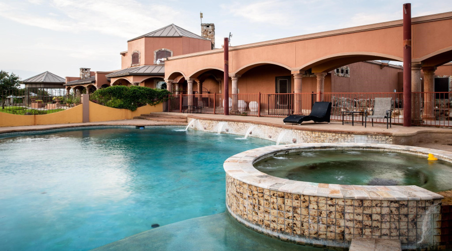 22168 U.S. Hwy 83 North, Laredo, Texas 78045, 6 Bedrooms Bedrooms, 13 Rooms Rooms,5 BathroomsBathrooms,Residential,For Sale,22168 U.S. Hwy 83 North,20264655