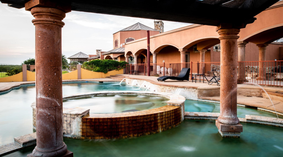 22168 U.S. Hwy 83 North, Laredo, Texas 78045, 6 Bedrooms Bedrooms, 13 Rooms Rooms,5 BathroomsBathrooms,Residential,For Sale,22168 U.S. Hwy 83 North,20264655