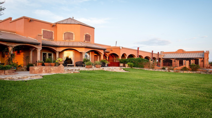 22168 U.S. Hwy 83 North, Laredo, Texas 78045, 6 Bedrooms Bedrooms, 13 Rooms Rooms,5 BathroomsBathrooms,Residential,For Sale,22168 U.S. Hwy 83 North,20264655