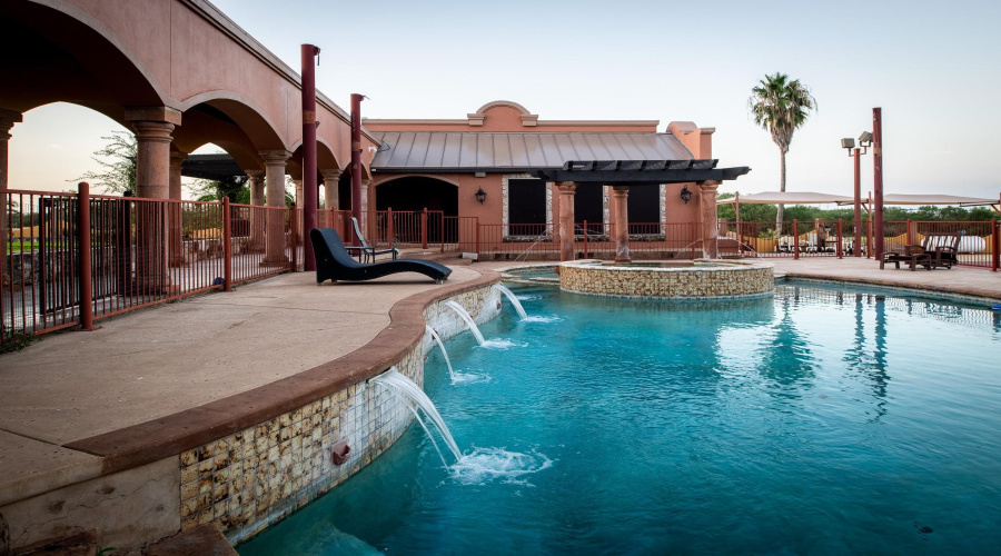 22168 U.S. Hwy 83 North, Laredo, Texas 78045, 6 Bedrooms Bedrooms, 13 Rooms Rooms,5 BathroomsBathrooms,Residential,For Sale,22168 U.S. Hwy 83 North,20264655