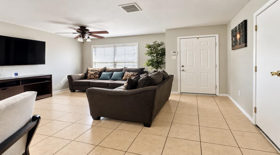 3054 St Isaac Lp, Laredo, Texas 78045-2812, 5 Bedrooms Bedrooms, 7 Rooms Rooms,4 BathroomsBathrooms,Residential,For Sale,3054 St Isaac Lp,20264657
