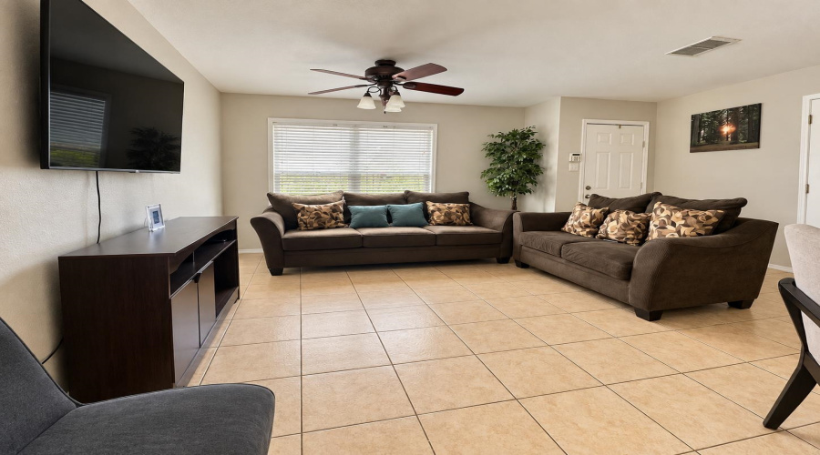 3054 St Isaac Lp, Laredo, Texas 78045-2812, 5 Bedrooms Bedrooms, 7 Rooms Rooms,4 BathroomsBathrooms,Residential,For Sale,3054 St Isaac Lp,20264657