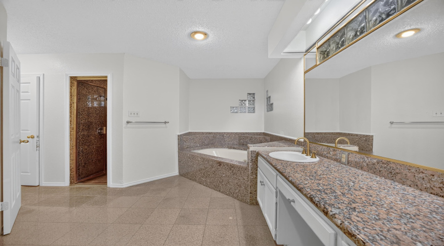 1323 Cross Country Ln., Laredo, Texas 78045, 6 Bedrooms Bedrooms, 11 Rooms Rooms,6 BathroomsBathrooms,Residential,For Sale,1323 Cross Country Ln.,20264659
