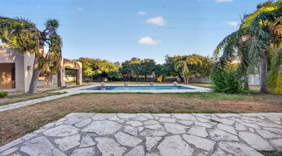 1323 Cross Country Ln., Laredo, Texas 78045, 6 Bedrooms Bedrooms, 11 Rooms Rooms,6 BathroomsBathrooms,Residential,For Sale,1323 Cross Country Ln.,20264659
