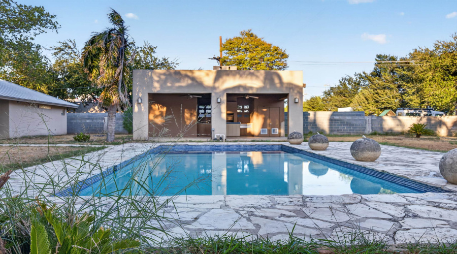 1323 Cross Country Ln., Laredo, Texas 78045, 6 Bedrooms Bedrooms, 11 Rooms Rooms,6 BathroomsBathrooms,Residential,For Sale,1323 Cross Country Ln.,20264659