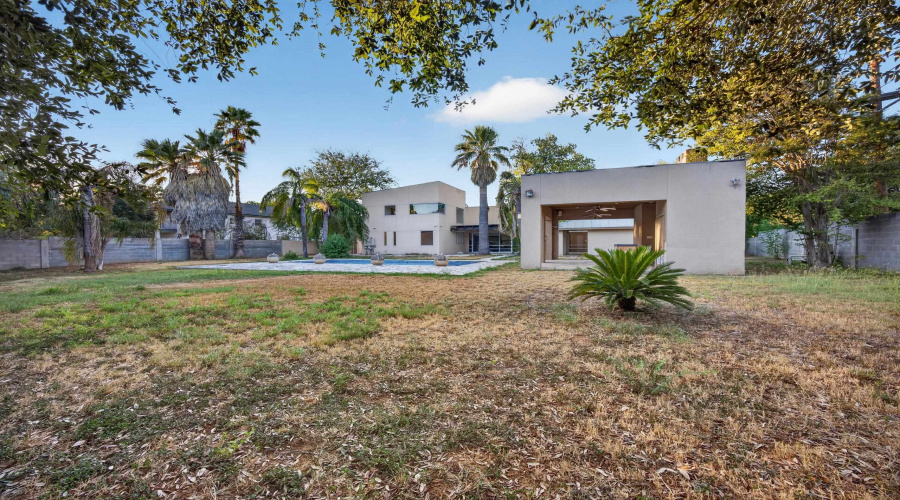 1323 Cross Country Ln., Laredo, Texas 78045, 6 Bedrooms Bedrooms, 11 Rooms Rooms,6 BathroomsBathrooms,Residential,For Sale,1323 Cross Country Ln.,20264659