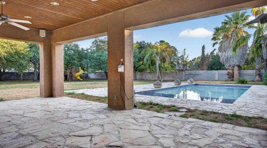 1323 Cross Country Ln., Laredo, Texas 78045, 6 Bedrooms Bedrooms, 11 Rooms Rooms,6 BathroomsBathrooms,Residential,For Sale,1323 Cross Country Ln.,20264659