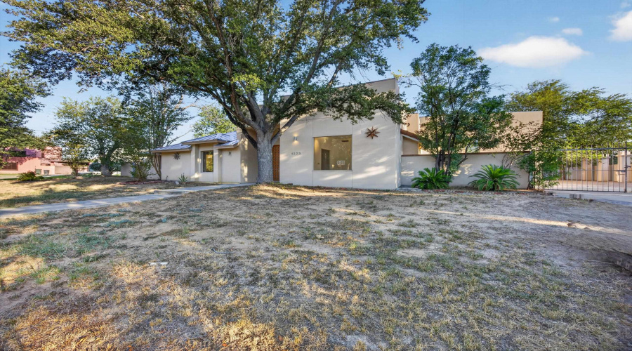 1323 Cross Country Ln., Laredo, Texas 78045, 6 Bedrooms Bedrooms, 11 Rooms Rooms,6 BathroomsBathrooms,Residential,For Sale,1323 Cross Country Ln.,20264659