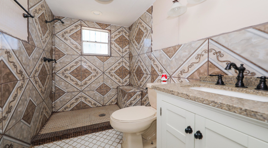 1719 Iturbide St, Laredo, Texas 78040, 3 Bedrooms Bedrooms, 5 Rooms Rooms,2 BathroomsBathrooms,Residential,For Sale,1719 Iturbide St,20264663