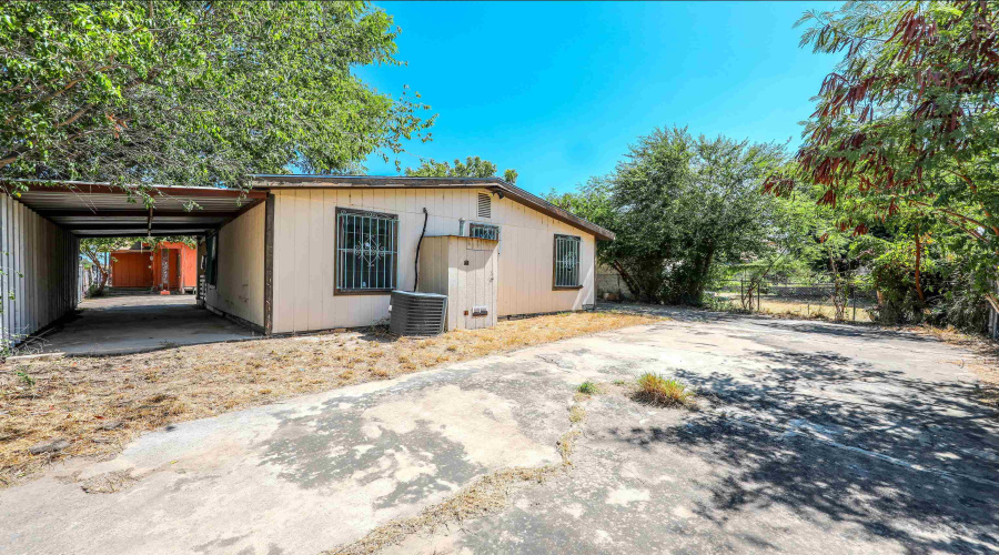 1719 Iturbide St, Laredo, Texas 78040, 3 Bedrooms Bedrooms, 5 Rooms Rooms,2 BathroomsBathrooms,Residential,For Sale,1719 Iturbide St,20264663