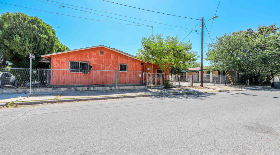 1719 Iturbide St, Laredo, Texas 78040, 3 Bedrooms Bedrooms, 5 Rooms Rooms,2 BathroomsBathrooms,Residential,For Sale,1719 Iturbide St,20264663