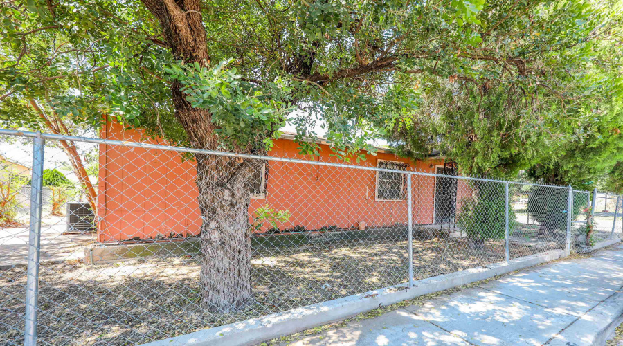 1719 Iturbide St, Laredo, Texas 78040, 3 Bedrooms Bedrooms, 5 Rooms Rooms,2 BathroomsBathrooms,Residential,For Sale,1719 Iturbide St,20264663