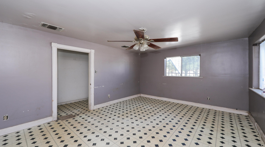 1719 Iturbide St, Laredo, Texas 78040, 3 Bedrooms Bedrooms, 5 Rooms Rooms,2 BathroomsBathrooms,Residential,For Sale,1719 Iturbide St,20264663