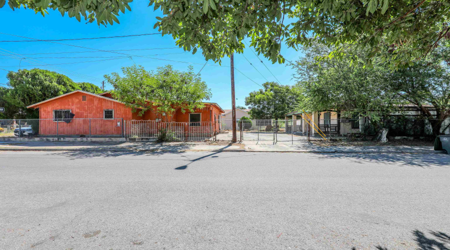 1719 Iturbide St, Laredo, Texas 78040, 3 Bedrooms Bedrooms, 5 Rooms Rooms,2 BathroomsBathrooms,Residential,For Sale,1719 Iturbide St,20264663