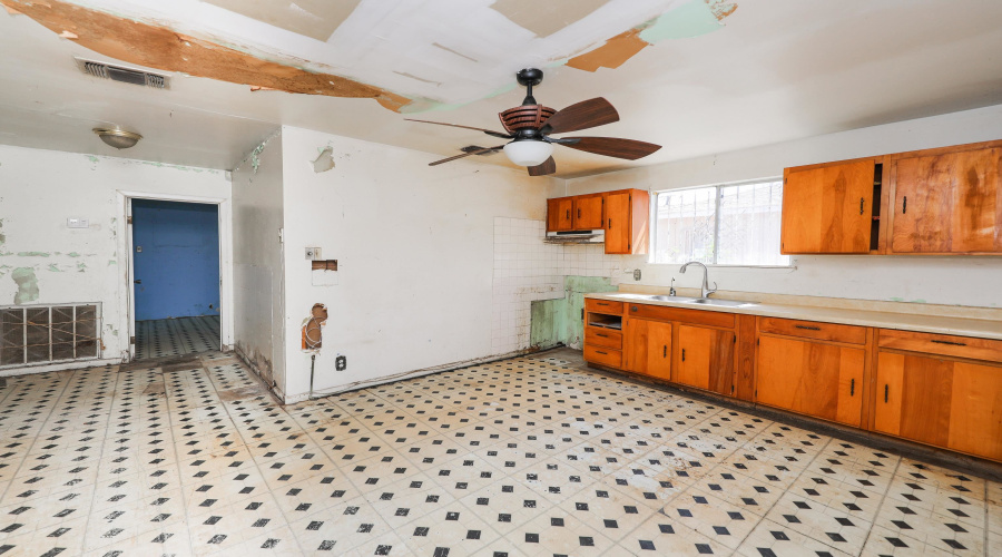 1719 Iturbide St, Laredo, Texas 78040, 3 Bedrooms Bedrooms, 5 Rooms Rooms,2 BathroomsBathrooms,Residential,For Sale,1719 Iturbide St,20264663