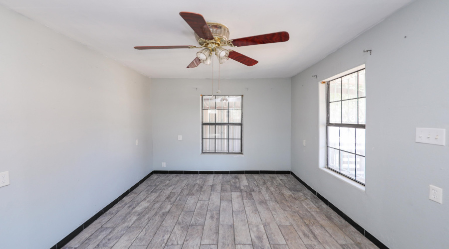 1719 Iturbide St, Laredo, Texas 78040, 3 Bedrooms Bedrooms, 5 Rooms Rooms,2 BathroomsBathrooms,Residential,For Sale,1719 Iturbide St,20264663