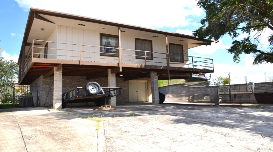361 Monte Dr, Zapata, Texas 78076, 2 Bedrooms Bedrooms, 5 Rooms Rooms,2 BathroomsBathrooms,Residential,For Sale,361 Monte Dr,20264665