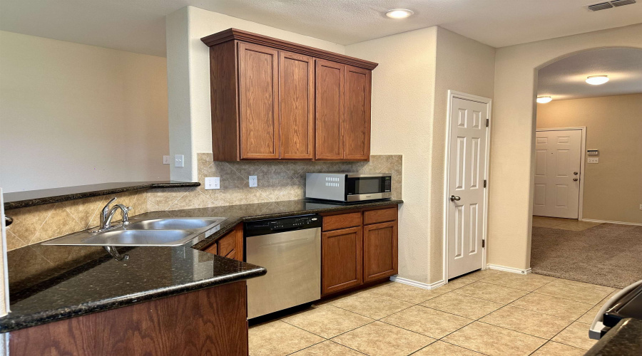 113 Washingtonia Dr, Laredo, Texas 78045, 4 Bedrooms Bedrooms, 9 Rooms Rooms,2 BathroomsBathrooms,Residential,For Sale,113 Washingtonia Dr,20264668