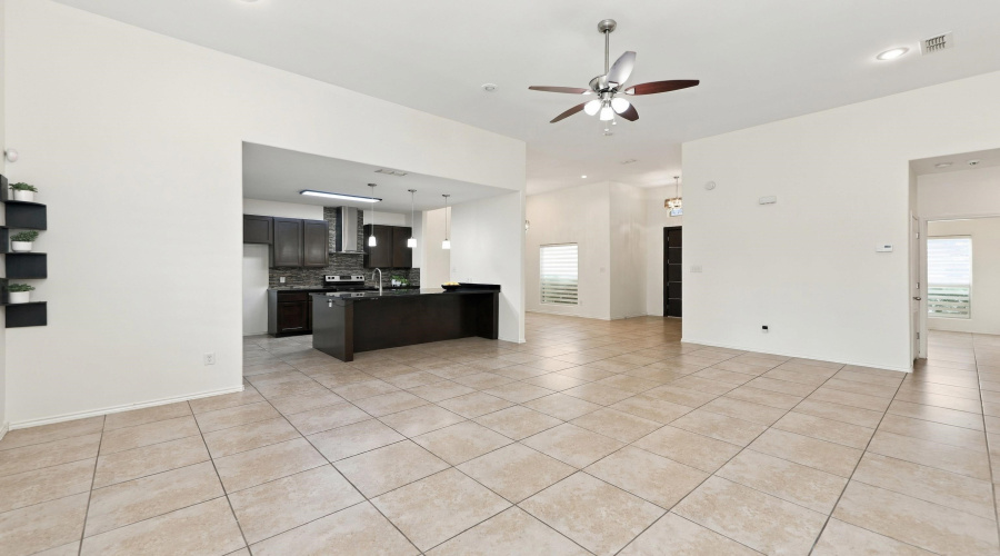 9808 Aziz St., Laredo, Texas 78045, 3 Bedrooms Bedrooms, 6 Rooms Rooms,2 BathroomsBathrooms,Residential,For Sale,9808 Aziz St.,20264669