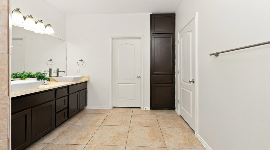 9808 Aziz St., Laredo, Texas 78045, 3 Bedrooms Bedrooms, 6 Rooms Rooms,2 BathroomsBathrooms,Residential,For Sale,9808 Aziz St.,20264669