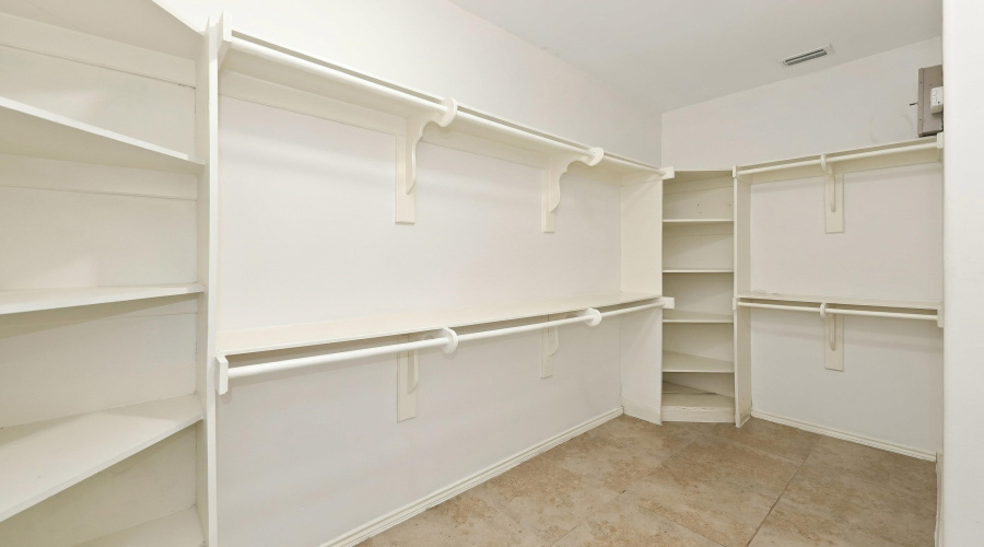 9808 Aziz St., Laredo, Texas 78045, 3 Bedrooms Bedrooms, 6 Rooms Rooms,2 BathroomsBathrooms,Residential,For Sale,9808 Aziz St.,20264669