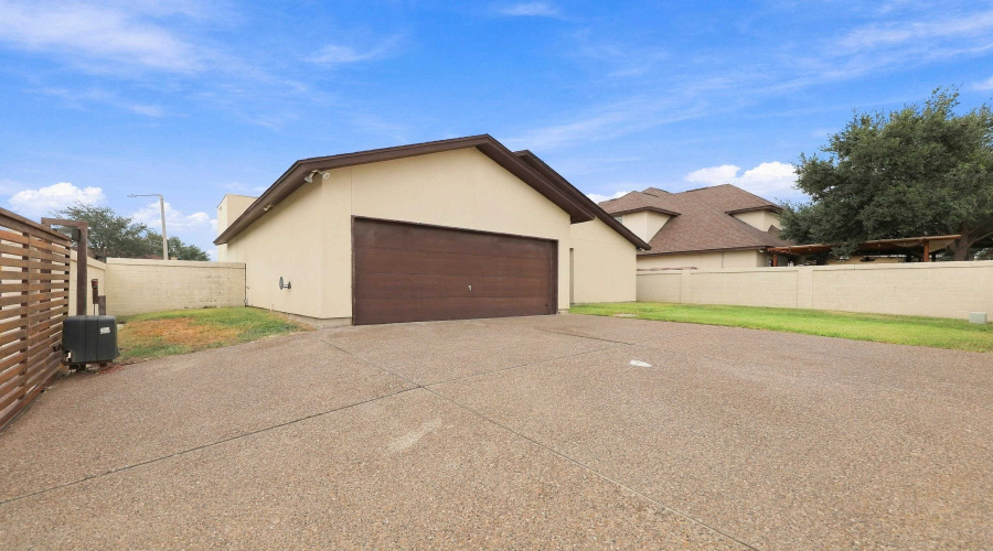 9808 Aziz St., Laredo, Texas 78045, 3 Bedrooms Bedrooms, 6 Rooms Rooms,2 BathroomsBathrooms,Residential,For Sale,9808 Aziz St.,20264669