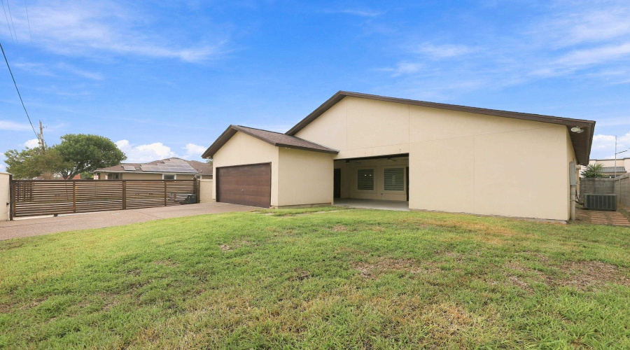 9808 Aziz St., Laredo, Texas 78045, 3 Bedrooms Bedrooms, 6 Rooms Rooms,2 BathroomsBathrooms,Residential,For Sale,9808 Aziz St.,20264669