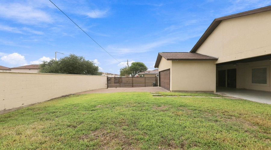 9808 Aziz St., Laredo, Texas 78045, 3 Bedrooms Bedrooms, 6 Rooms Rooms,2 BathroomsBathrooms,Residential,For Sale,9808 Aziz St.,20264669