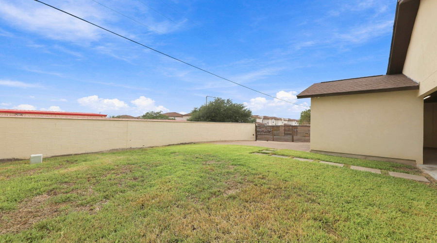 9808 Aziz St., Laredo, Texas 78045, 3 Bedrooms Bedrooms, 6 Rooms Rooms,2 BathroomsBathrooms,Residential,For Sale,9808 Aziz St.,20264669