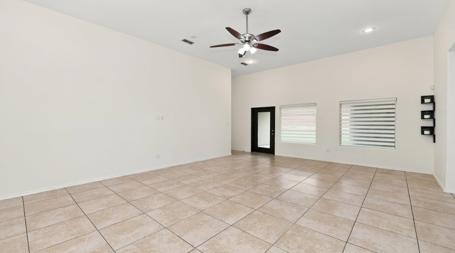9808 Aziz St., Laredo, Texas 78045, 3 Bedrooms Bedrooms, 6 Rooms Rooms,2 BathroomsBathrooms,Residential,For Sale,9808 Aziz St.,20264669