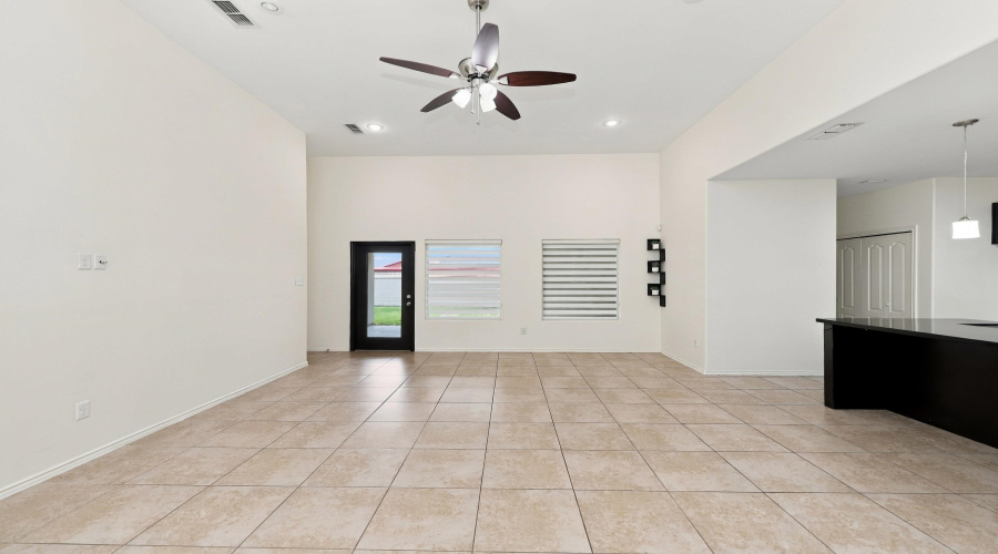 9808 Aziz St., Laredo, Texas 78045, 3 Bedrooms Bedrooms, 6 Rooms Rooms,2 BathroomsBathrooms,Residential,For Sale,9808 Aziz St.,20264669