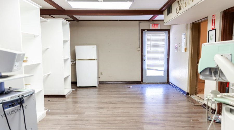 1601 Musser St, Laredo, Texas 78043, 1 Room Rooms,2 BathroomsBathrooms,Commercial retail/office,For Sale,1601 Musser St,20253940