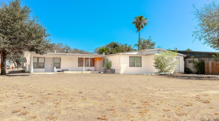 1601 Musser St, Laredo, Texas 78043, 1 Room Rooms,2 BathroomsBathrooms,Commercial retail/office,For Sale,1601 Musser St,20253940