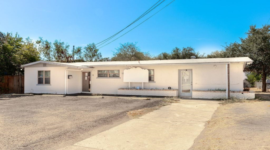 1601 Musser St, Laredo, Texas 78043, 1 Room Rooms,2 BathroomsBathrooms,Commercial retail/office,For Sale,1601 Musser St,20253940