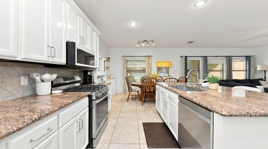 504 Silver Palm Dr, Laredo, Texas 78045, 4 Bedrooms Bedrooms, 8 Rooms Rooms,3 BathroomsBathrooms,Residential,For Sale,504 Silver Palm Dr,20264672