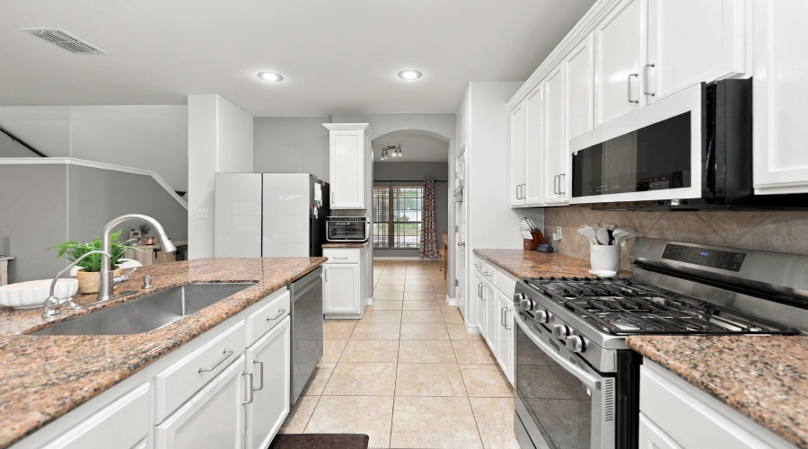 504 Silver Palm Dr, Laredo, Texas 78045, 4 Bedrooms Bedrooms, 8 Rooms Rooms,3 BathroomsBathrooms,Residential,For Sale,504 Silver Palm Dr,20264672