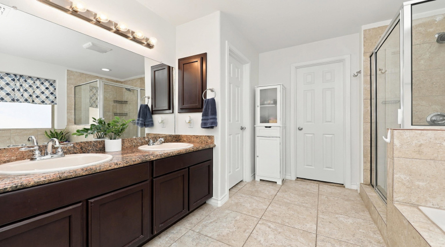 504 Silver Palm Dr, Laredo, Texas 78045, 4 Bedrooms Bedrooms, 8 Rooms Rooms,3 BathroomsBathrooms,Residential,For Sale,504 Silver Palm Dr,20264672