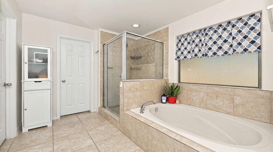 504 Silver Palm Dr, Laredo, Texas 78045, 4 Bedrooms Bedrooms, 8 Rooms Rooms,3 BathroomsBathrooms,Residential,For Sale,504 Silver Palm Dr,20264672