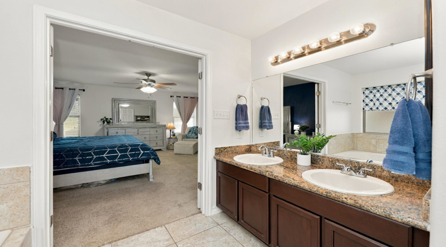 504 Silver Palm Dr, Laredo, Texas 78045, 4 Bedrooms Bedrooms, 8 Rooms Rooms,3 BathroomsBathrooms,Residential,For Sale,504 Silver Palm Dr,20264672