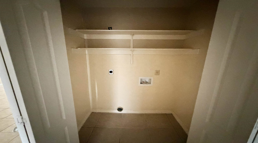 9809 Sterling St., Laredo, Texas 78045, 3 Bedrooms Bedrooms, 7 Rooms Rooms,2 BathroomsBathrooms,Residential,For Rent,9809 Sterling St.,20264677