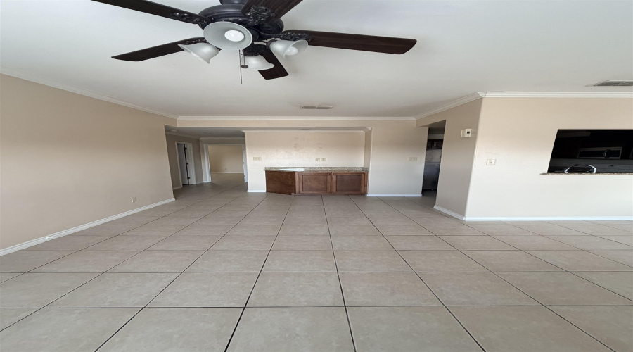 9809 Sterling St., Laredo, Texas 78045, 3 Bedrooms Bedrooms, 7 Rooms Rooms,2 BathroomsBathrooms,Residential,For Rent,9809 Sterling St.,20264677