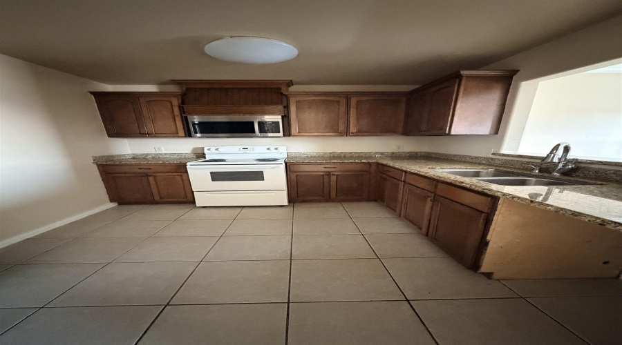 9809 Sterling St., Laredo, Texas 78045, 3 Bedrooms Bedrooms, 7 Rooms Rooms,2 BathroomsBathrooms,Residential,For Rent,9809 Sterling St.,20264677