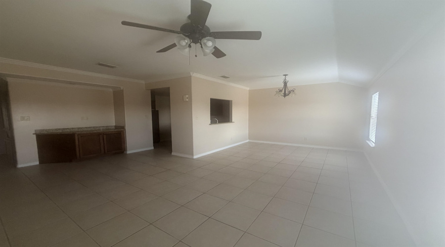 9809 Sterling St., Laredo, Texas 78045, 3 Bedrooms Bedrooms, 7 Rooms Rooms,2 BathroomsBathrooms,Residential,For Rent,9809 Sterling St.,20264677