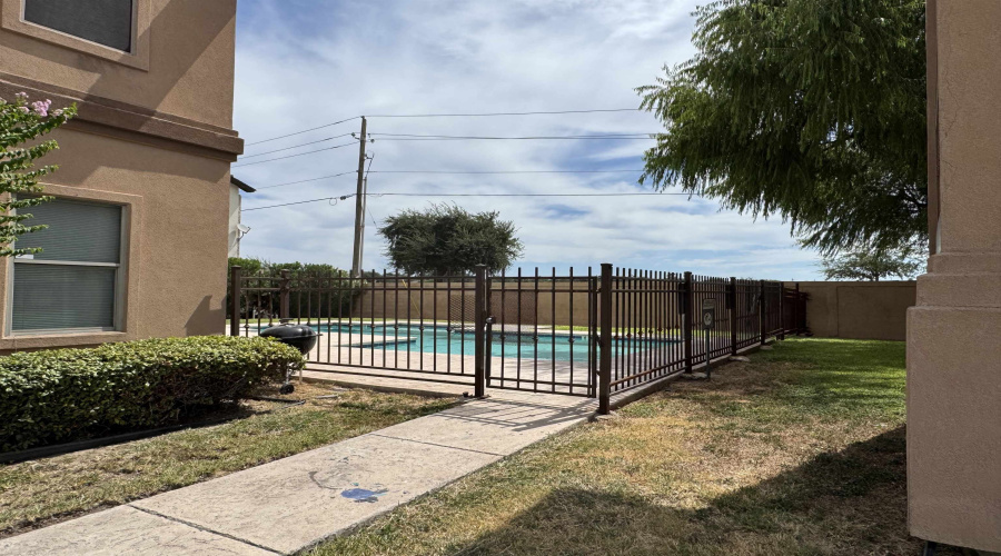 9809 Sterling St., Laredo, Texas 78045, 3 Bedrooms Bedrooms, 7 Rooms Rooms,2 BathroomsBathrooms,Residential,For Rent,9809 Sterling St.,20264677