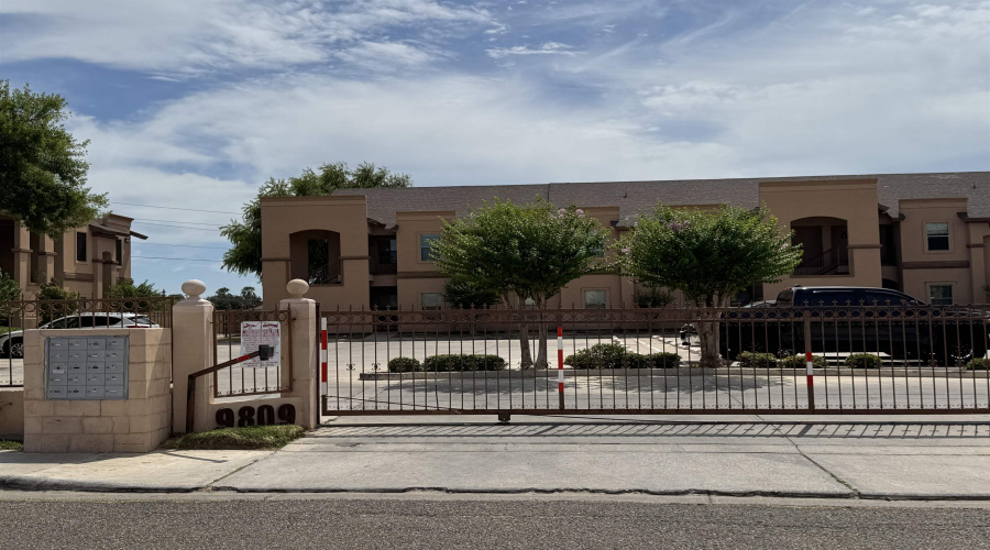 9809 Sterling St., Laredo, Texas 78045, 3 Bedrooms Bedrooms, 7 Rooms Rooms,2 BathroomsBathrooms,Residential,For Rent,9809 Sterling St.,20264677